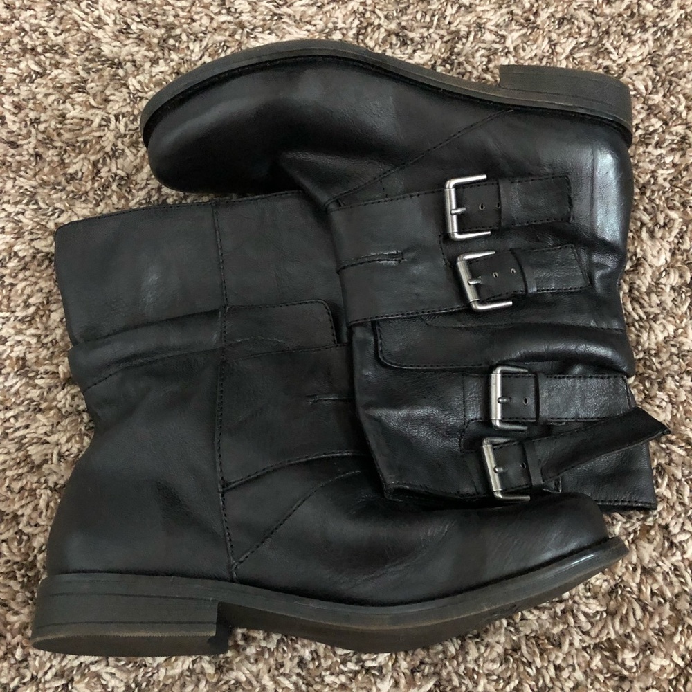 Women’s black Ninewest boots size 6